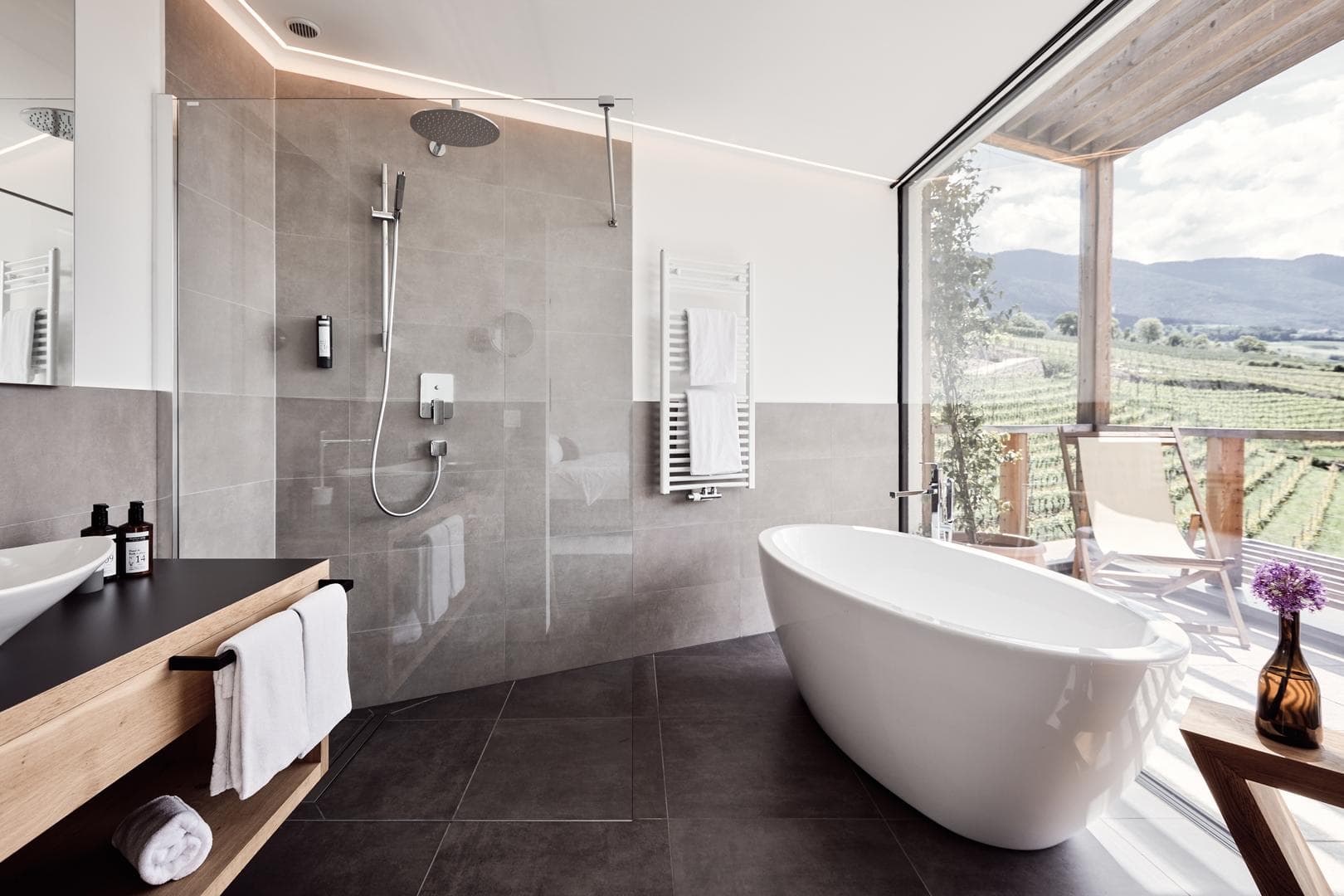 Eck-Suite mit Badewanne - Bild 1