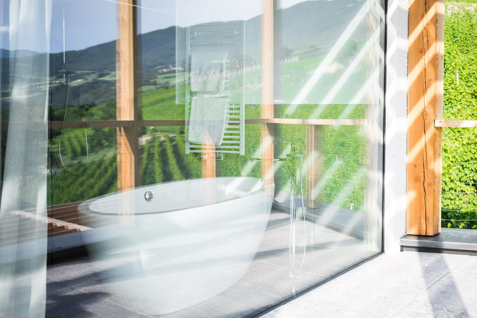 Eck-Suite mit Badewanne - Bild 4